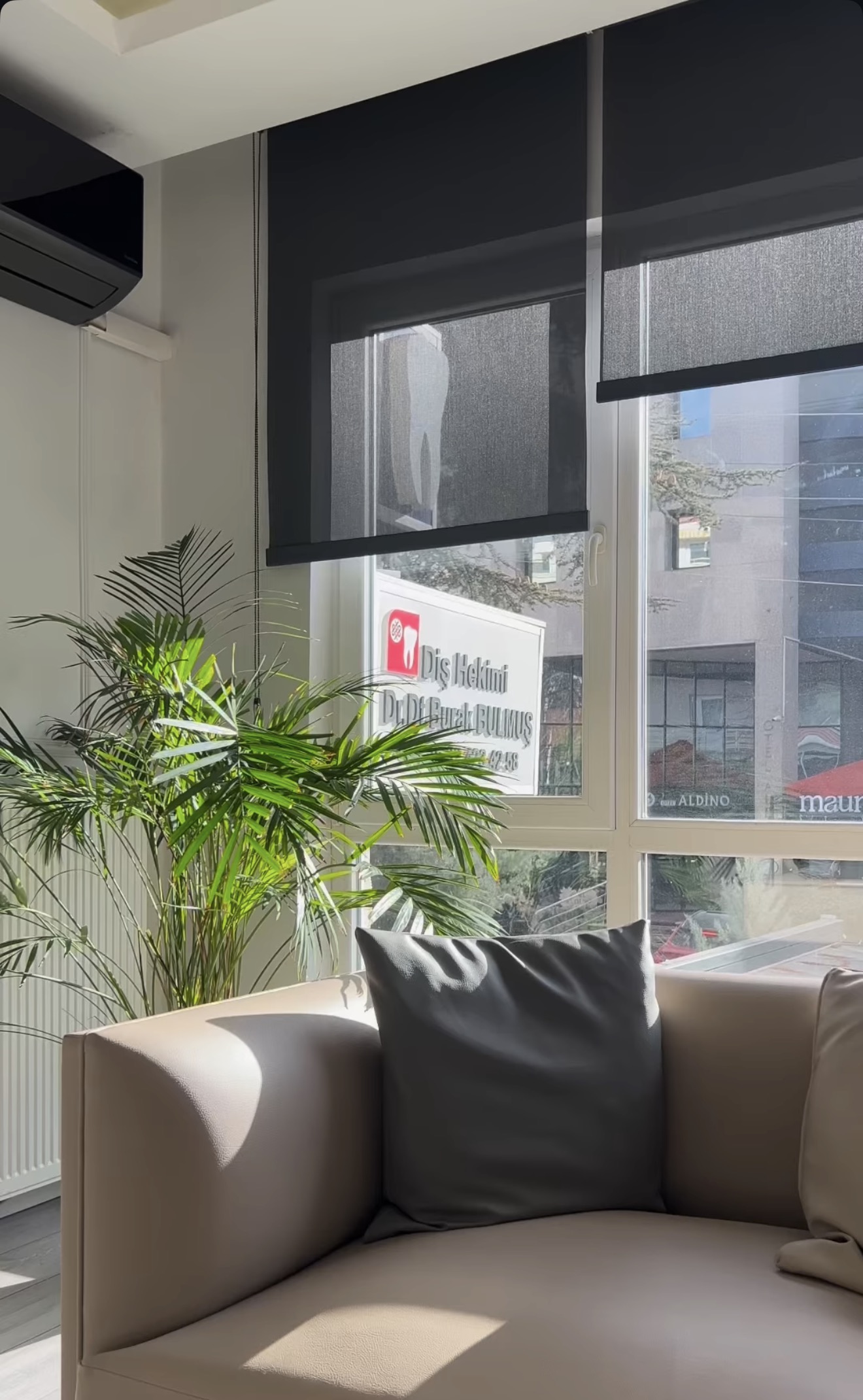 Dr. Burak Bulmuş kliniği bekleme alanı - Çankaya Ankara